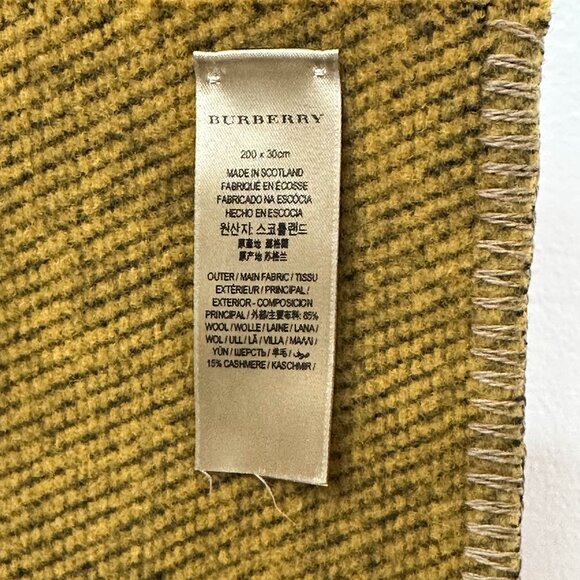 Burberry Thick Scarf - Picture 5 of 9